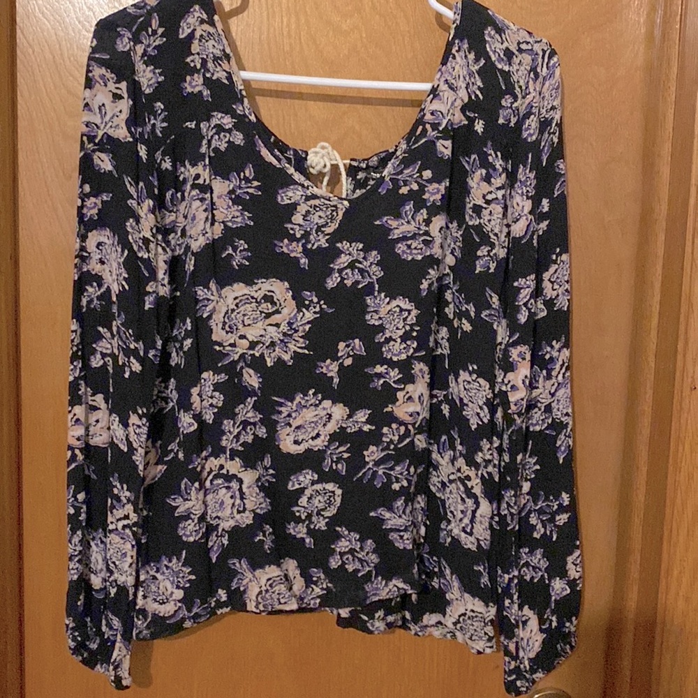 Billabong flowery top.